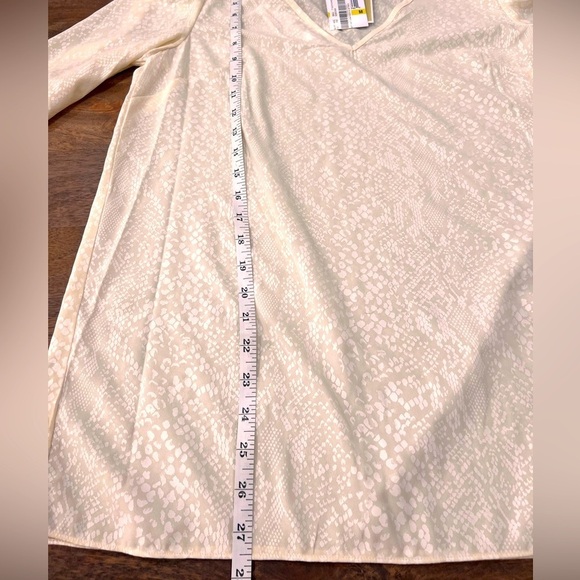 Michael Michael Kors Snakeskin Tie Cuff V-Neck Elegant Top Blouse Sz Medium - Picture 7 of 8